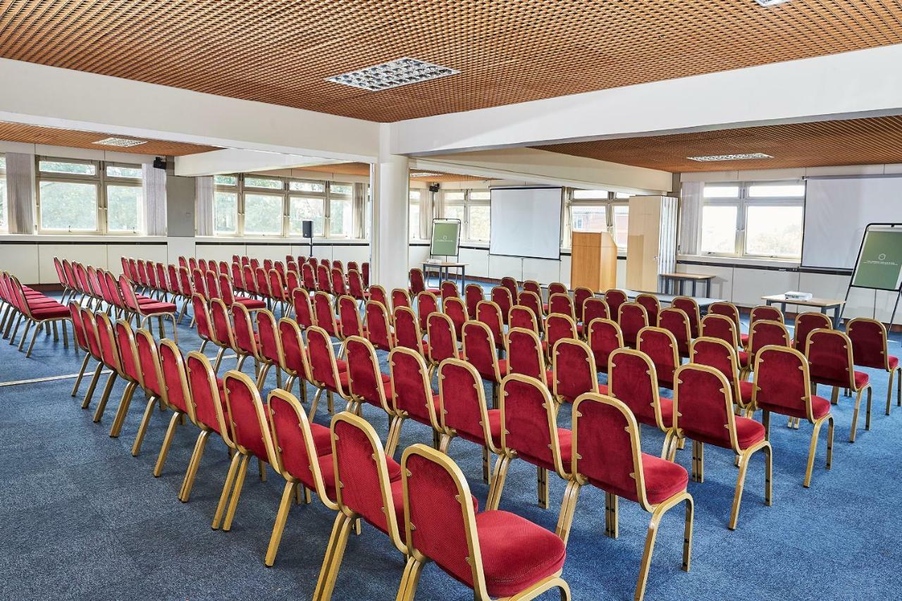 Отель Yarnfield Park Training And Conference Centre Стоун Экстерьер фото