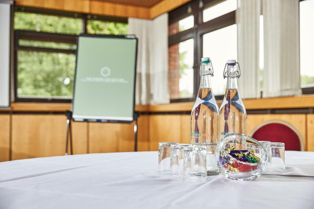 Отель Yarnfield Park Training And Conference Centre Стоун Экстерьер фото