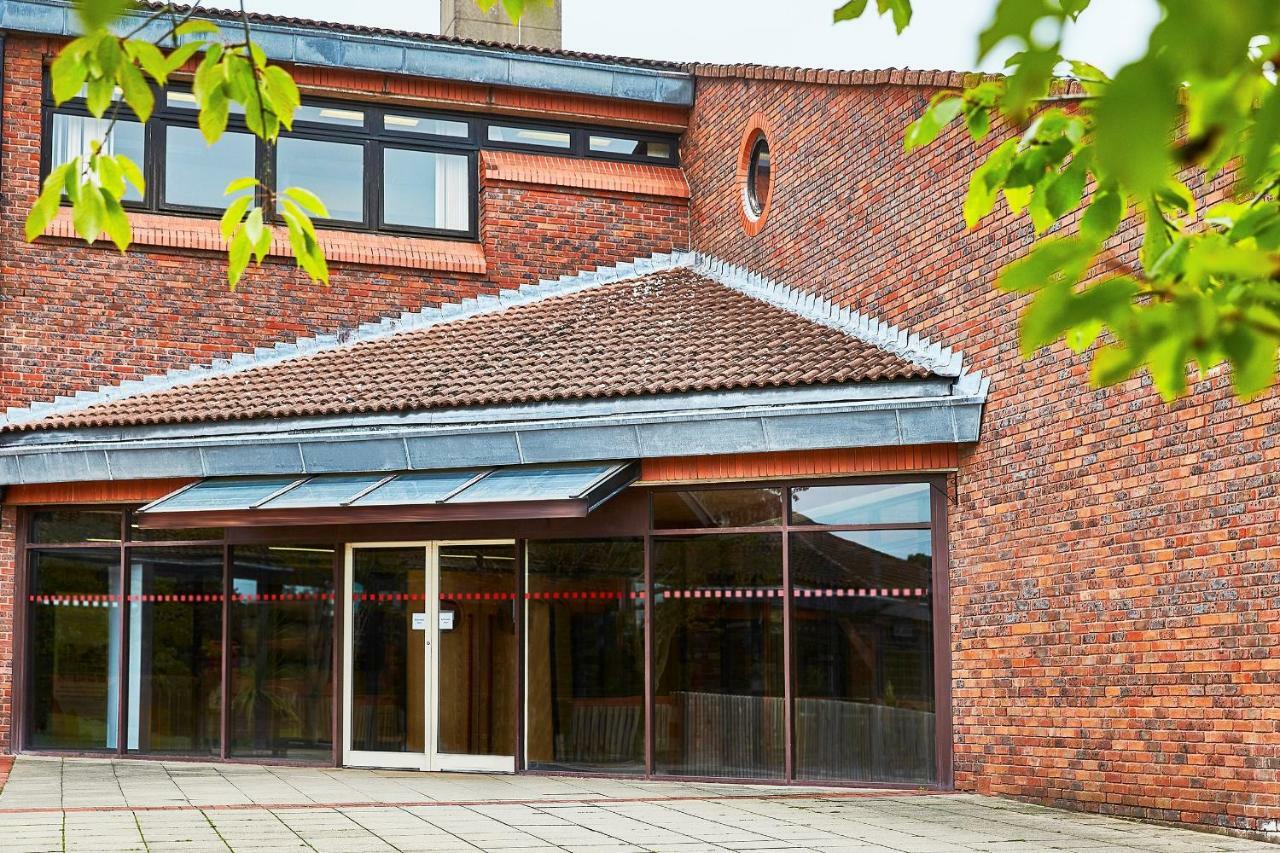 Отель Yarnfield Park Training And Conference Centre Стоун Экстерьер фото