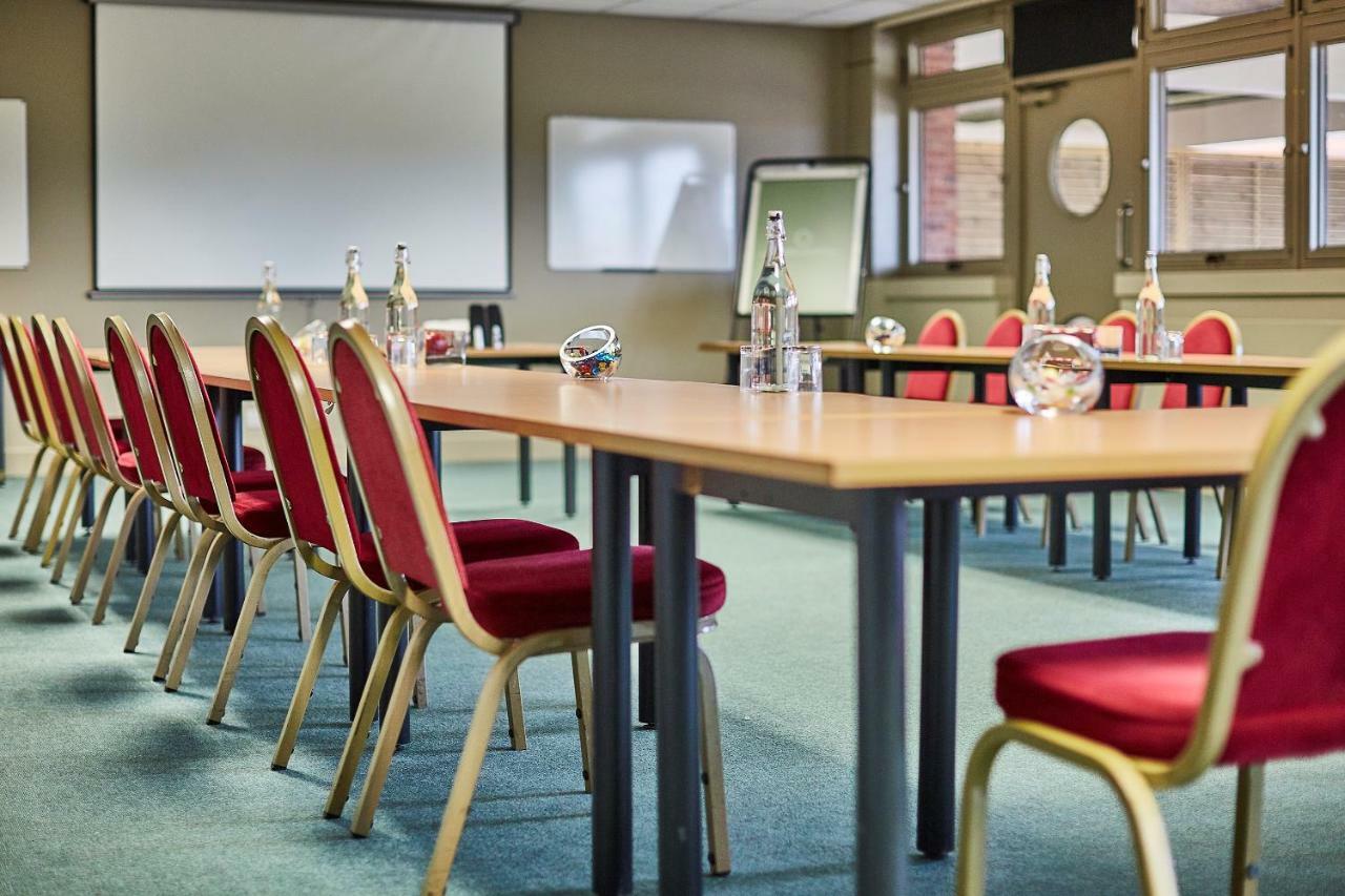 Отель Yarnfield Park Training And Conference Centre Стоун Экстерьер фото